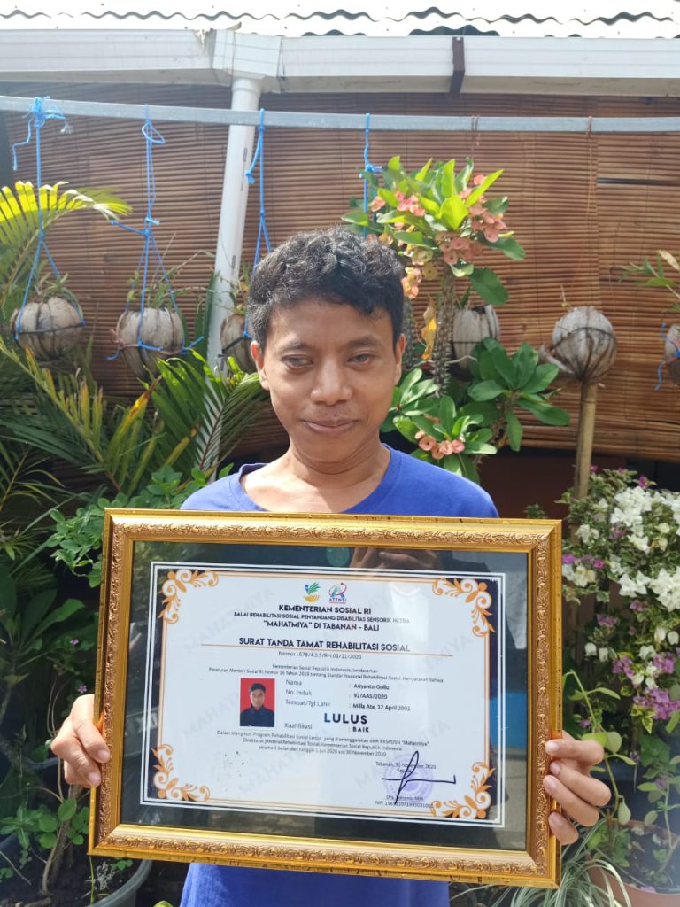 Yanto met diploma