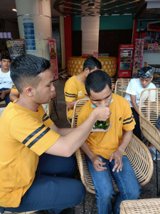 De dag van Kartini in de Lippo mall in Kuta