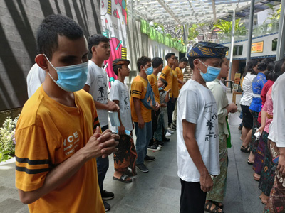 De dag van Kartini in de Lippo mall in Kuta